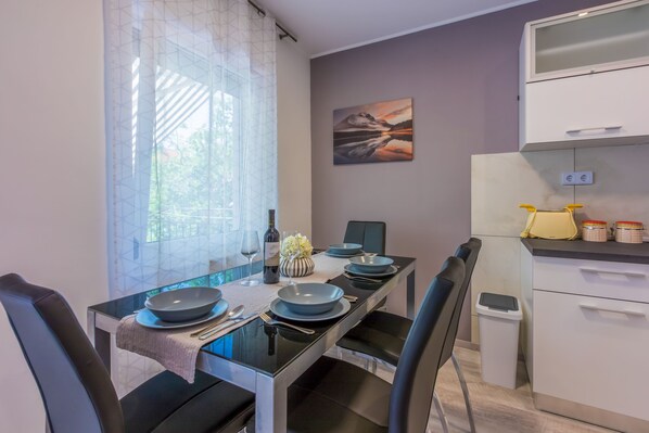 Private kitchen | Fridge, oven, stovetop, dishwasher - Apartments Arijana (Crikvenica)