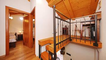 2 bedrooms, iron/ironing board, free WiFi