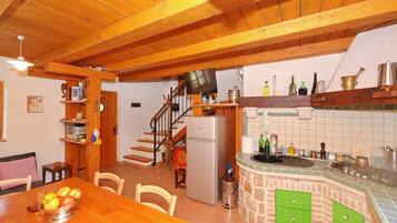 Eget kjøkken | Kjøleskap, mikrobølgeovn, ovn og kokeplater