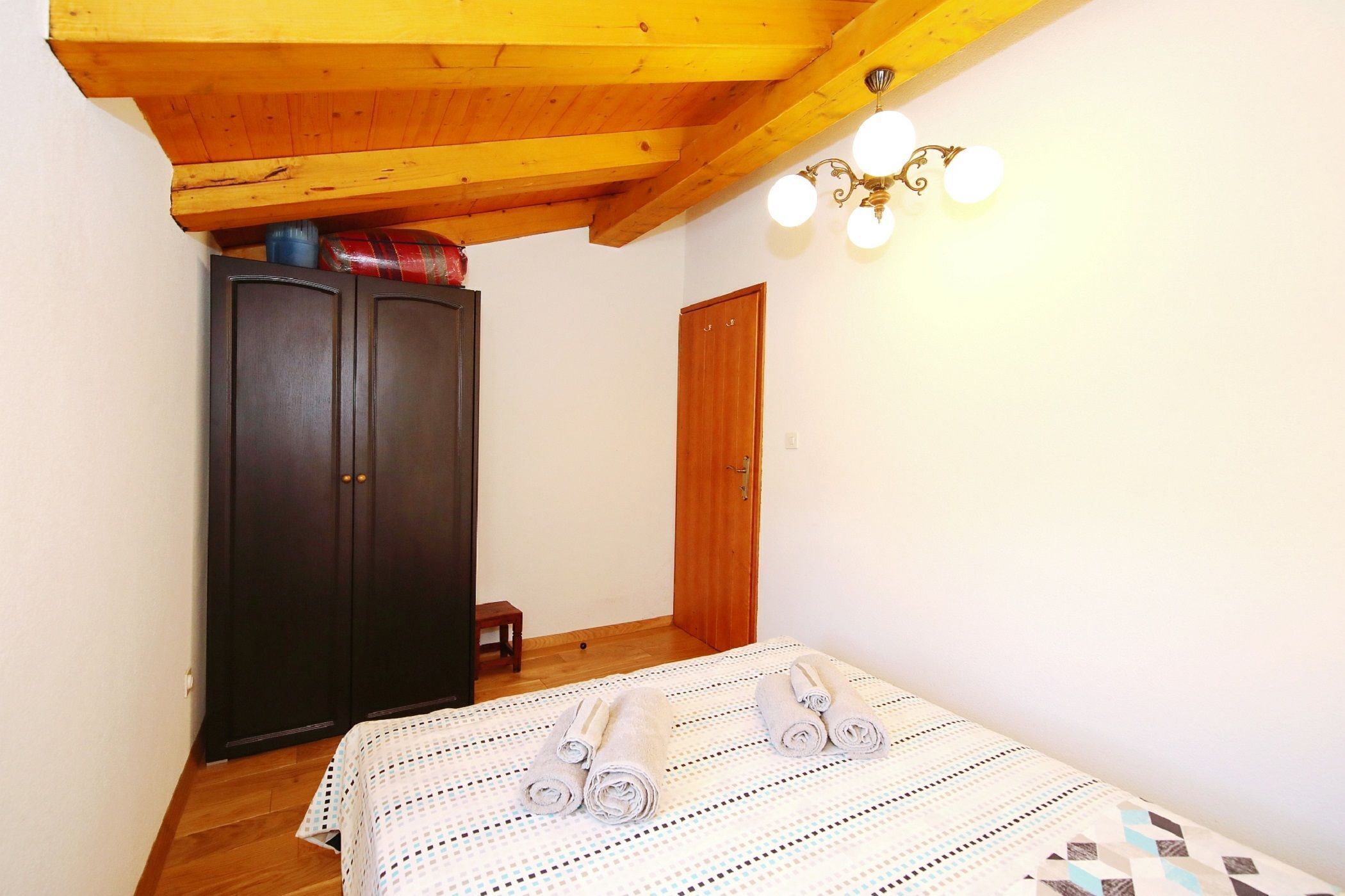 2 عدّة غرف نوم ومكواة/لوح كي وواي فاي مجانًا