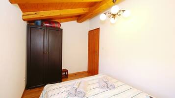 2 Schlafzimmer, Bügeleisen/Bügelbrett, kostenloses WLAN