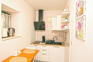 Leilighet (A1) | Eget kjøkken | Kjøleskap, kokeplater, espressomaskin og vannkoker