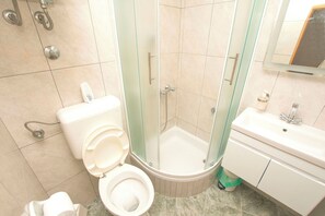 Apartment (A1) | Bathroom