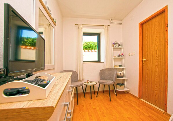 Apartment (A1) | Television