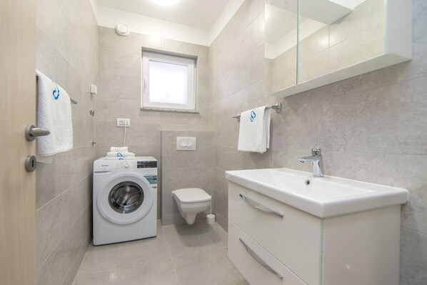 Kamar mandi | Shower