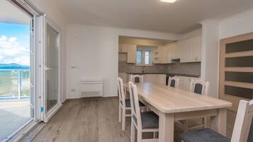 Private kitchen | Fridge, oven, stovetop, dishwasher