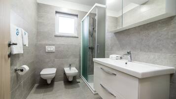 Bathroom | Shower