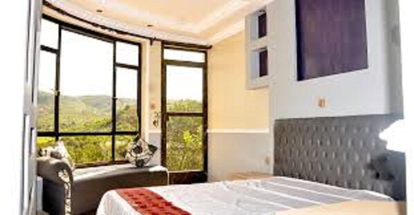 Double Room | Desk, free WiFi, bed sheets