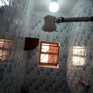 Bathroom shower - Marra Hill Hotel (Nakuru)