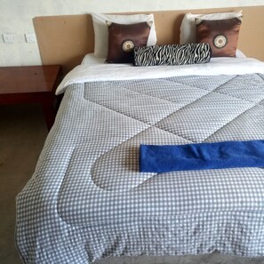 Standard Room | Iron/ironing board, free WiFi, bed sheets - Oldonyo Lodge (Nakuru)