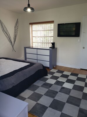 Room - Private Luxury Suite in Great Neighborhood (Miami)