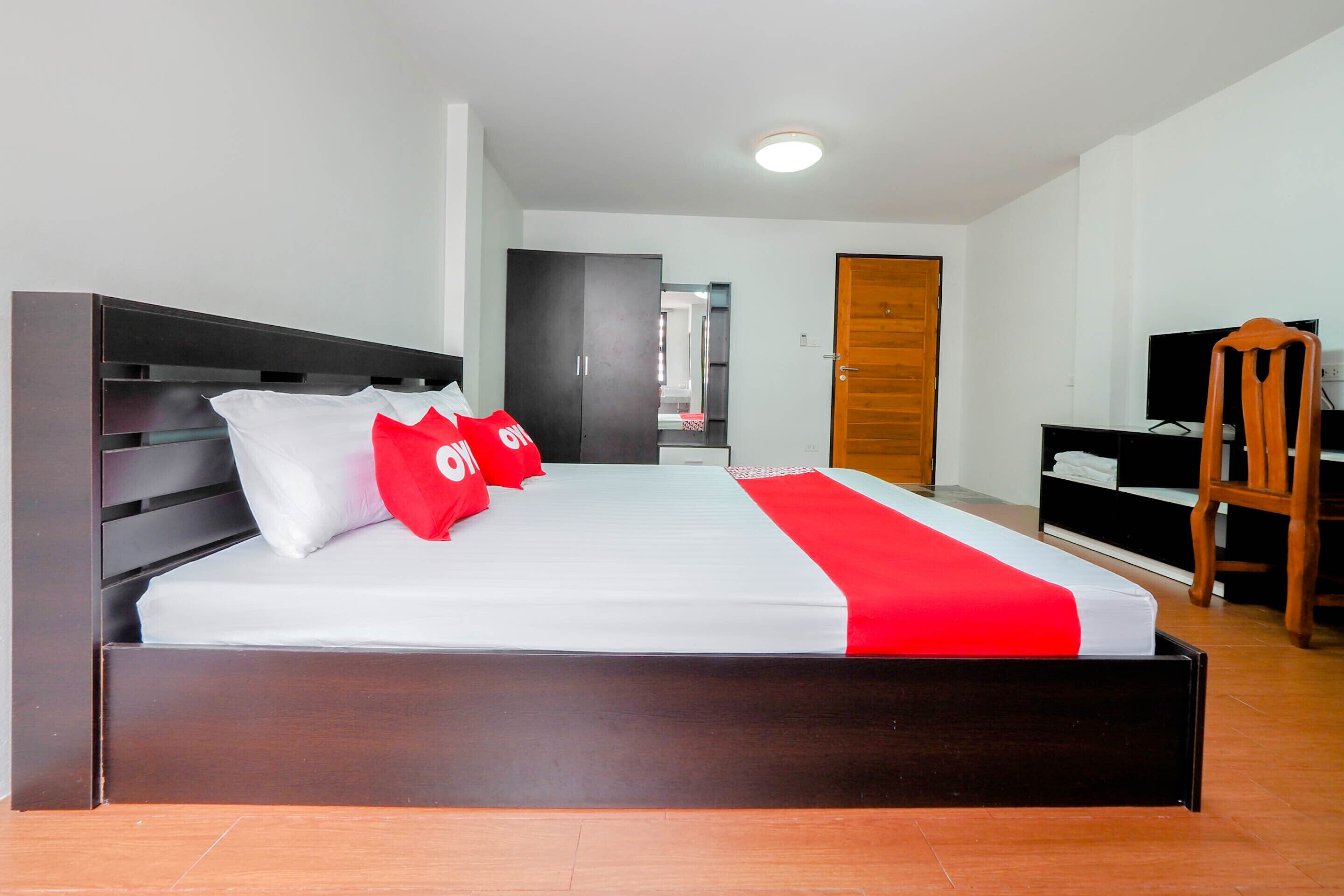 OYO 935 The Palm Apartment