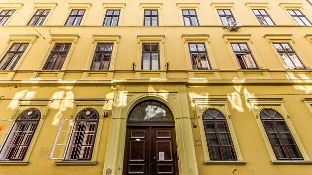 Unclassified image, 1 of 18, button - Patys Place (Budapest)