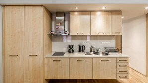 Unclassified image, 4 of 18, button - Patys Place (Budapest)