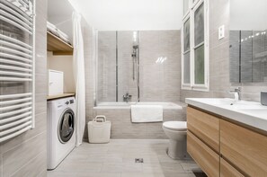 Design Apartment, 2 Bedrooms | Bathroom | Hair dryer, towels, soap, toilet paper - Knights Seven Apartment (Budapest)
