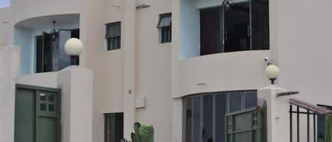 Façana frontal de l'allotjament