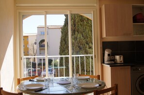 Interior - Lara 4 - T2 spacious quiet parental room Private parking near beach (Le Cap d'Agde)