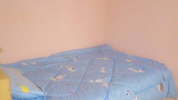 Double Room | Desk, free WiFi, bed sheets