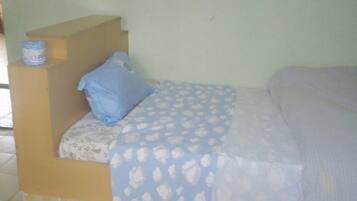 Double Room | Desk, free WiFi, bed sheets