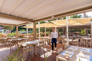 Food-Court