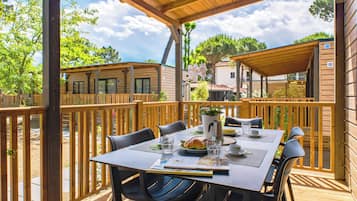 Deluxe stacaravan | Terras