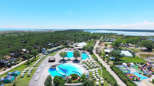 Club Del Sole Spina Family Collection