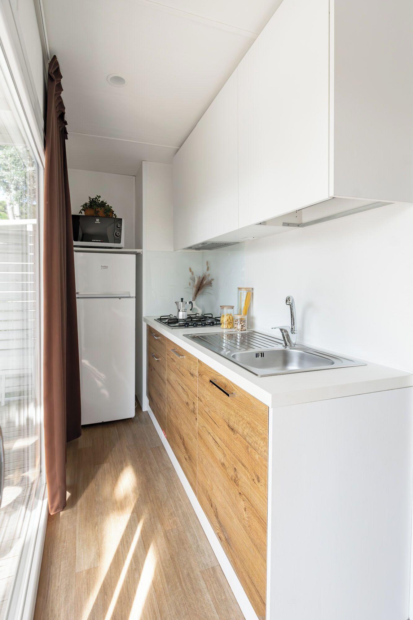Casa mobile Deluxe, 3 camere da letto | Cucina privata | Frigorifero, piano cottura, pentole/stoviglie/utensili
