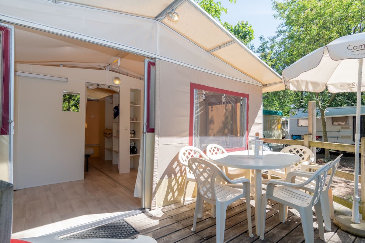 Lều (Lodge- Pet Friendly) | Hiên