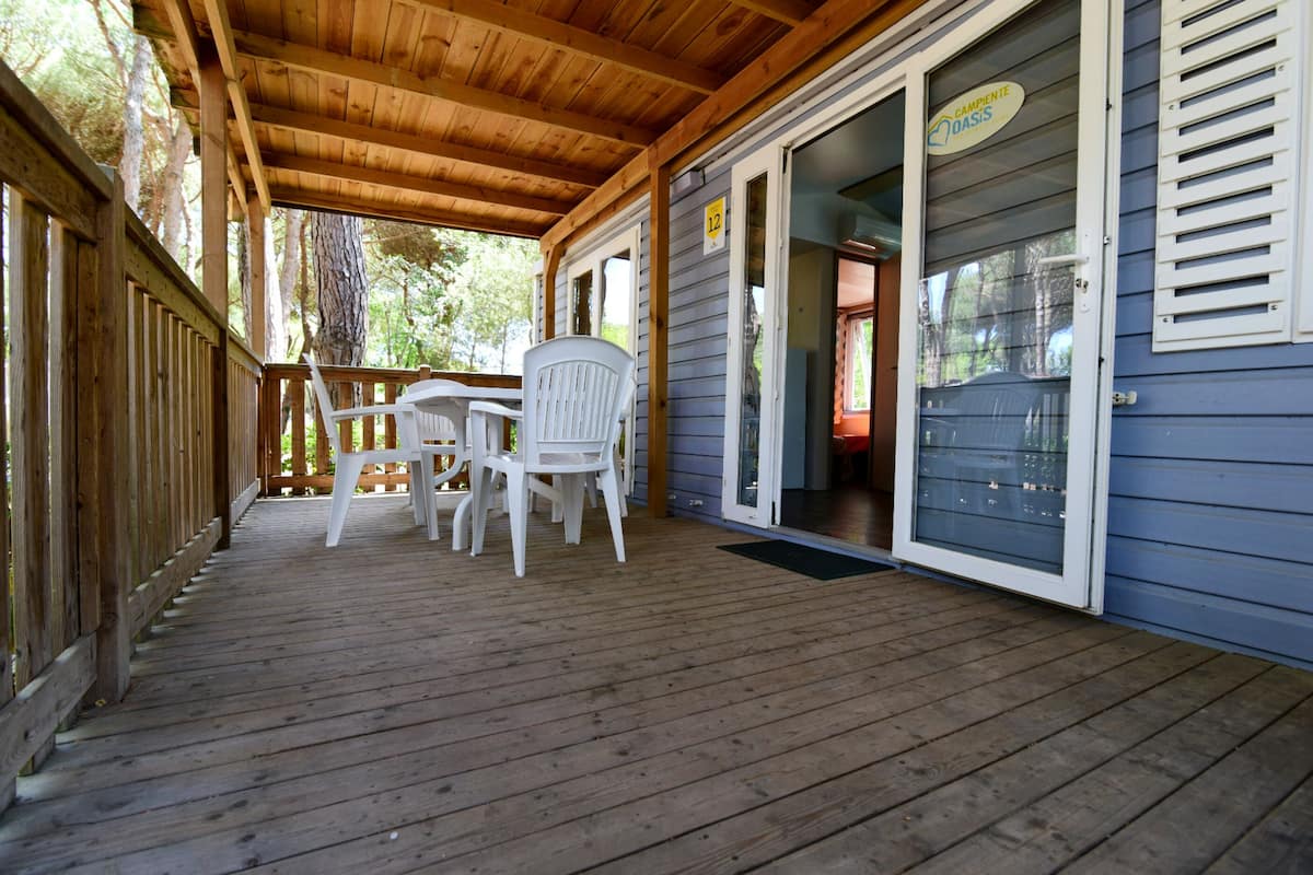 2 bedrooms, individually decorated, individually furnished