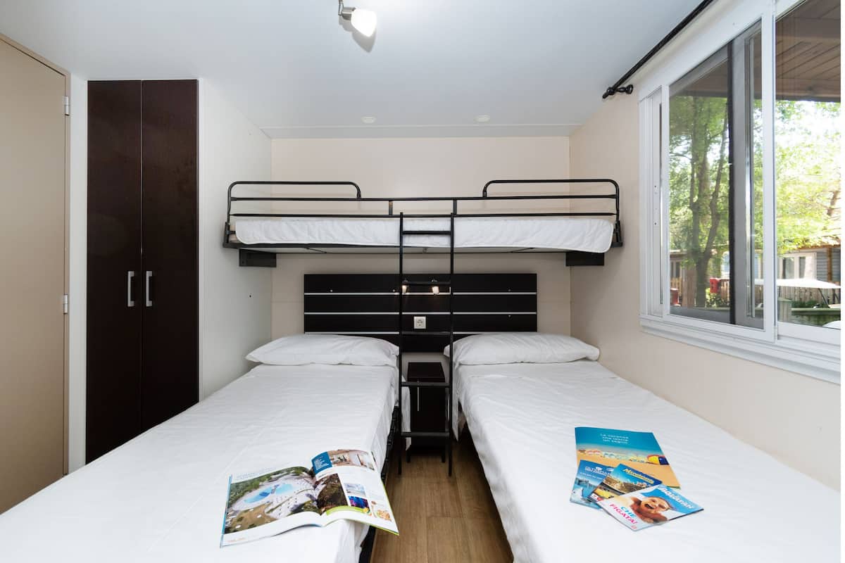 2 bedrooms, individually decorated, individually furnished