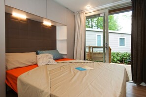 Casa Mobile Elite | 2 bedrooms, blackout drapes