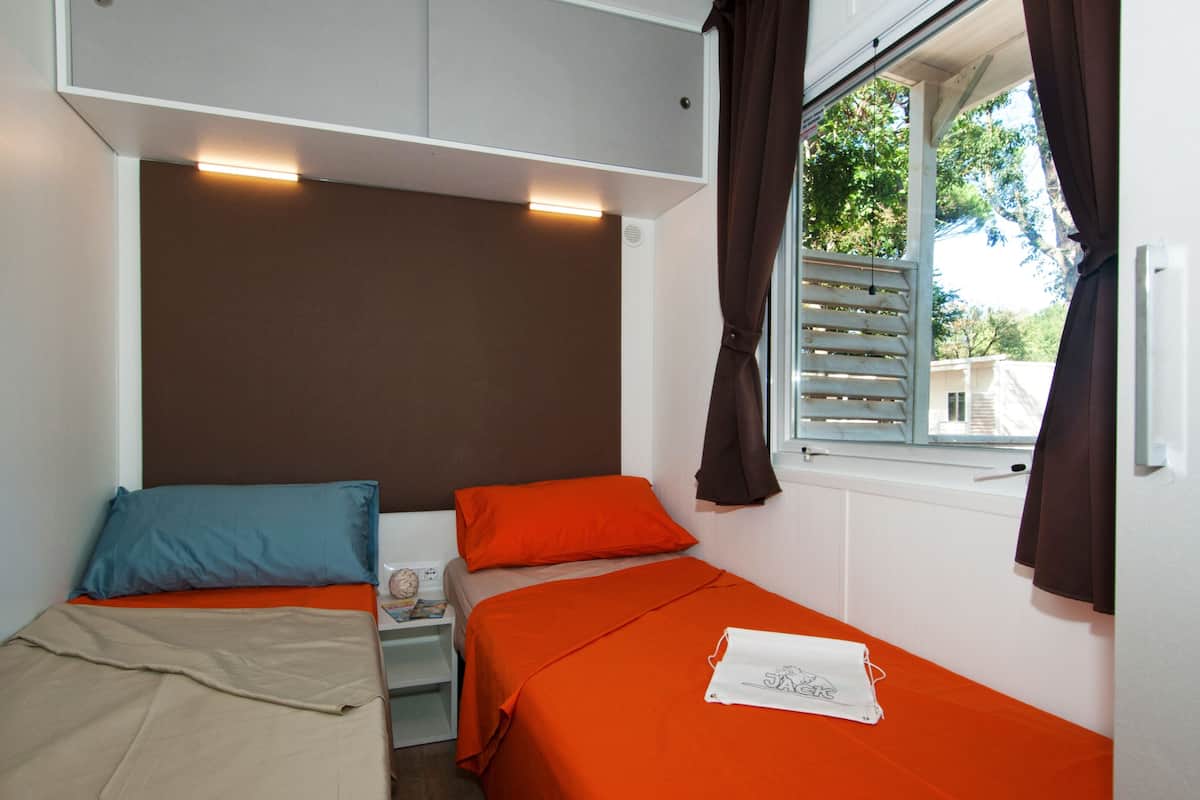 2 bedrooms, blackout curtains