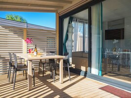 Elite Mobile Home (Pet Friendly) | Terrace/patio