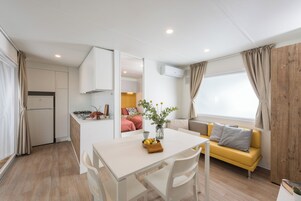 Comfort Mobile Home | Private kitchen | Full-size fridge, microwave, stovetop, cookware/dishes/utensils