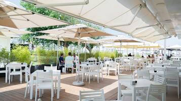 Beach bar