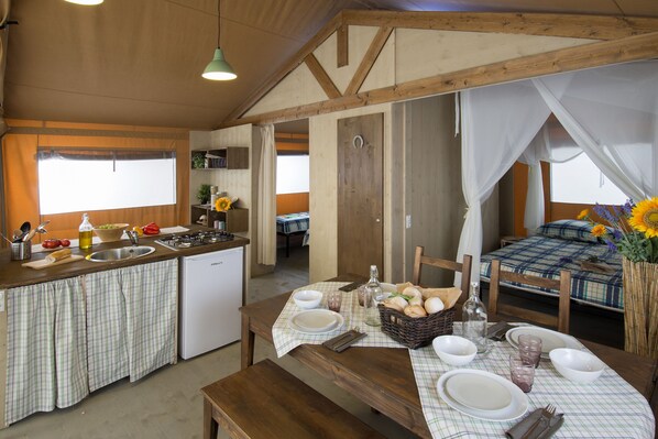 Safari Tent | 起居區 | 平面電視