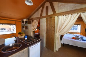 Safari Tent Plus | 私人廚房 | 大型冰箱、微波爐、爐台、義式濃縮咖啡機