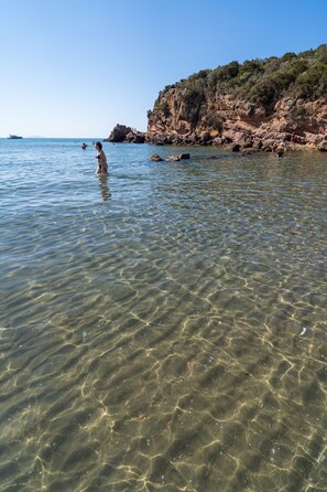 On the beach, snorkelling - Club del Sole Stella del Mare Family Collection. (Castiglione della Pescaia)