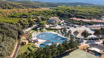 Seasonal outdoor pool, open 9:30 AM to 7:00 PM, pool umbrellas