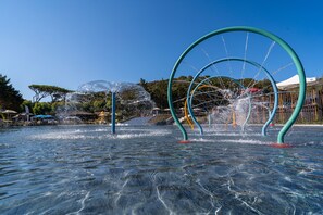 Seasonal outdoor pool, open 9:30 AM to 7:00 PM, pool umbrellas - Club del Sole Stella del Mare Family Collection. (Castiglione della Pescaia)