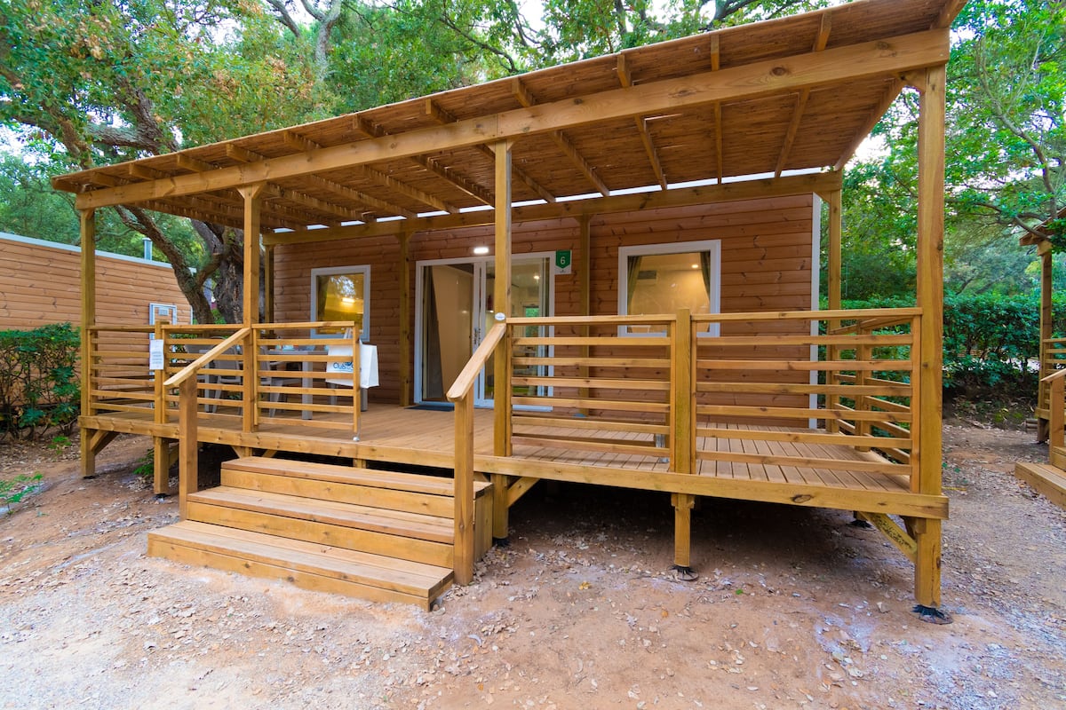 Deluxe Mobile Home, 2 Bedrooms | 3 bedrooms, down duvets, free WiFi, bed sheets