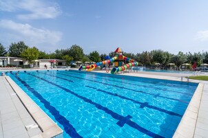 Exercise/lap pool