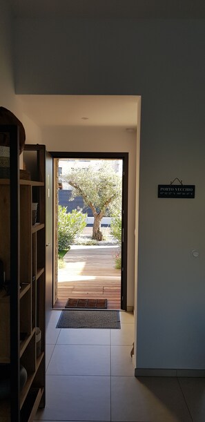 Interior - Villa 4*- 4/6 pers, private pool 28°, air conditioning, Fibre, 800m from beach, shops 50m away (Lecci)