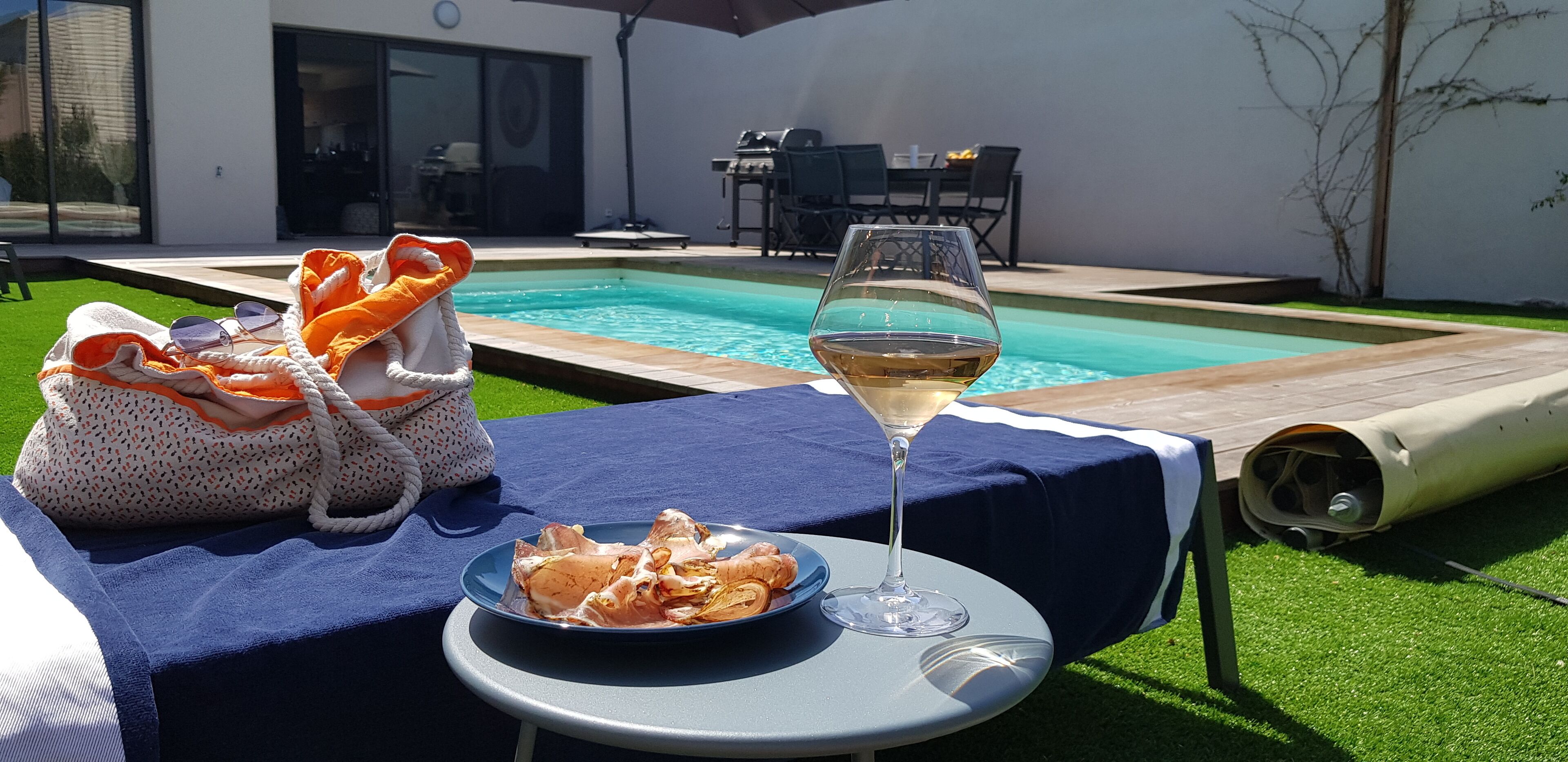 Villa 4* - 4/6 people - private heated pool, garden, 800m from the beach, car option