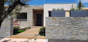 Exterior - Villa 4*- 4/6 pers, private pool 28°, air conditioning, Fibre, 800m from beach, shops 50m away (Lecci)