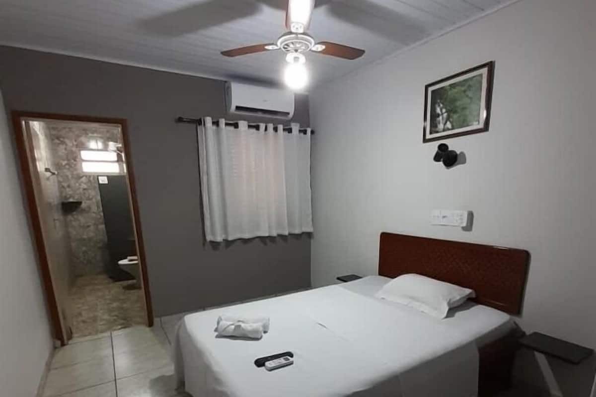 Basic Single Room | 1 bedroom, iron/ironing board, free WiFi, bed sheets