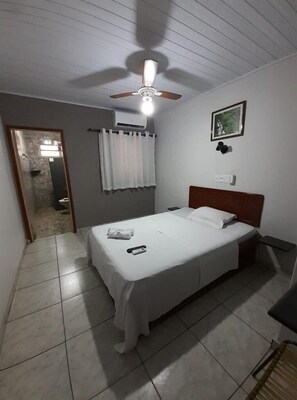 Basic Single Room | Iron/ironing board, free WiFi, bed sheets