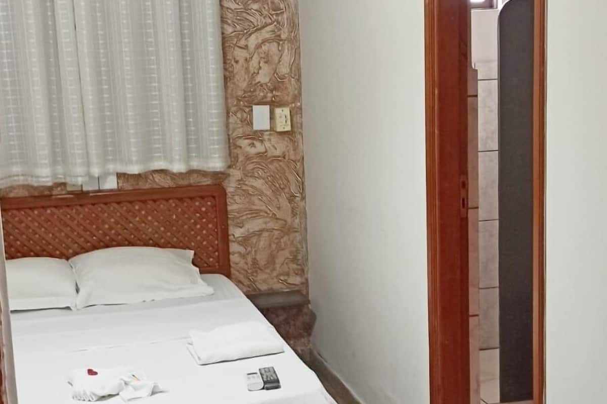 Standard Twin Room | 1 bedroom, iron/ironing board, free WiFi, bed sheets