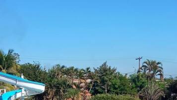 2 piscinas externas, guarda-sóis, espreguiçadeiras