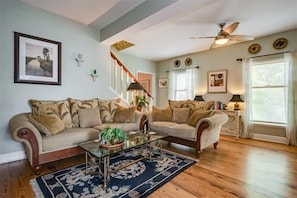 House, 2 Bedrooms | Living room - Anchor Inn - Unit 4 2 Bedroom Apts by Redawning (Boca Grande)